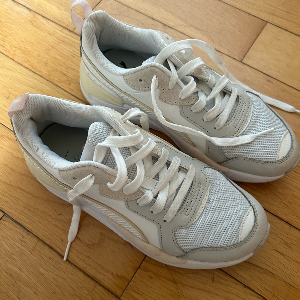 Puma sneakers Sz: W8.5